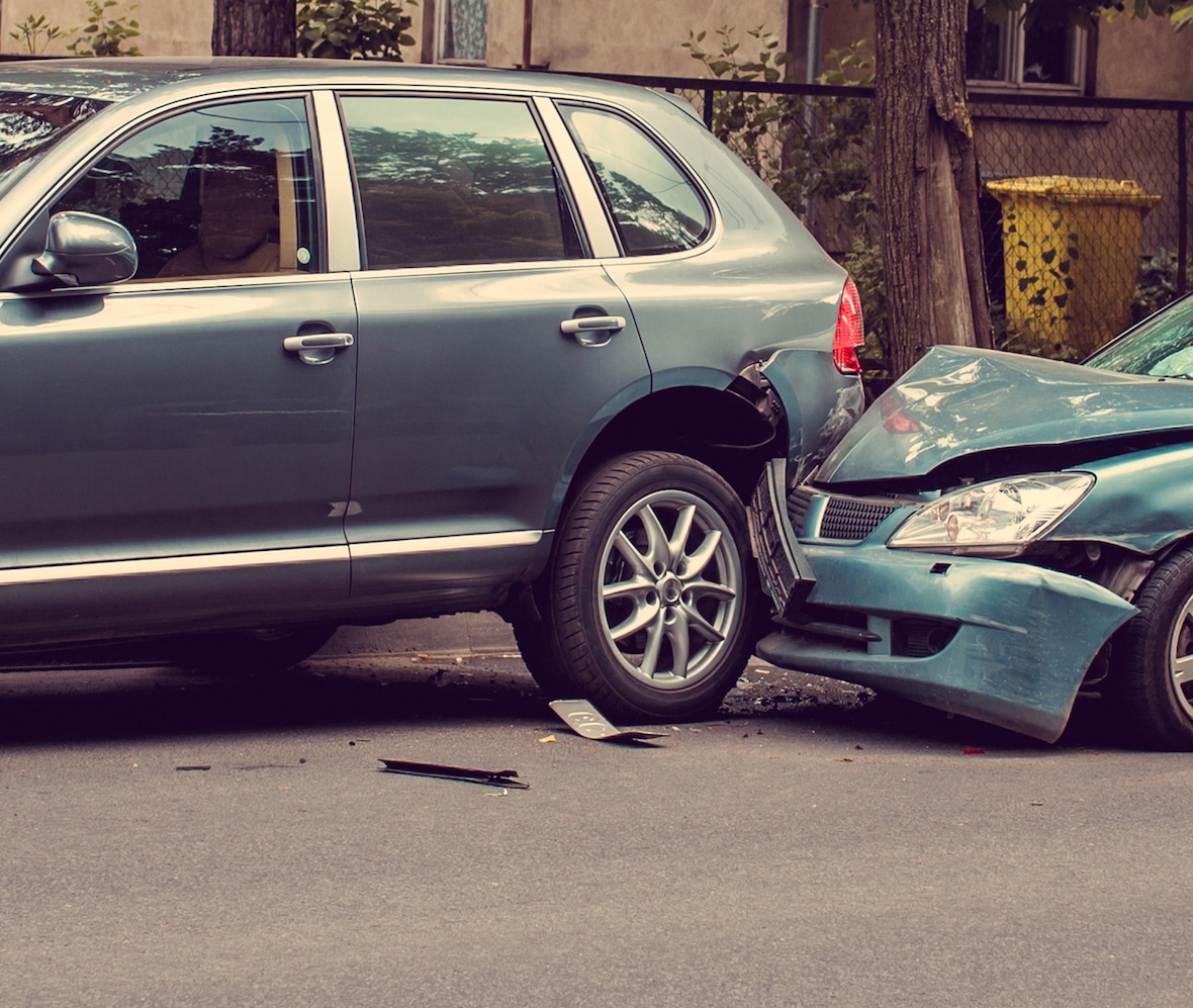 Quién tiene la culpa en un accidente automovilístico al retroceder