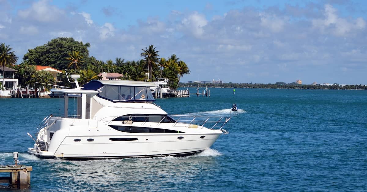 Cabin cruiser on Biscayne Bay, Miami. | Bernheim Kelley Injury Lawyers